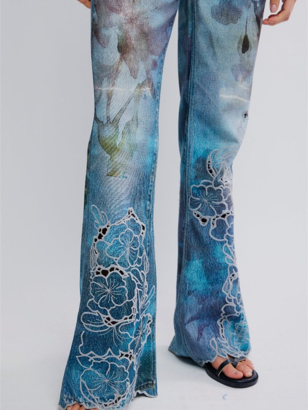 FREE PEOPLE West Coast Illusions & Cutwork Jeans / Watercolor Bloom - Picture 5 of 9